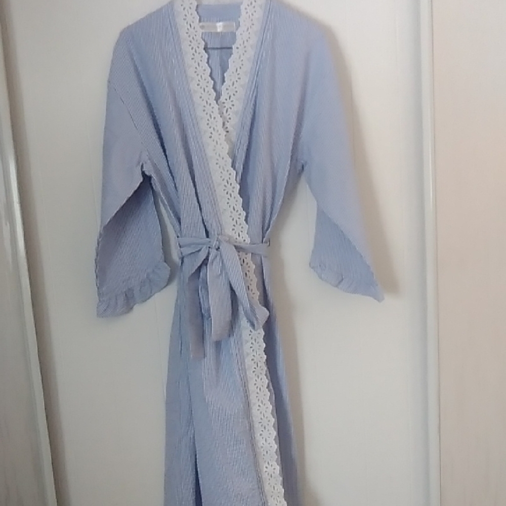 Eileen West Light Blue Lace-Trim Robe with Waist Tie